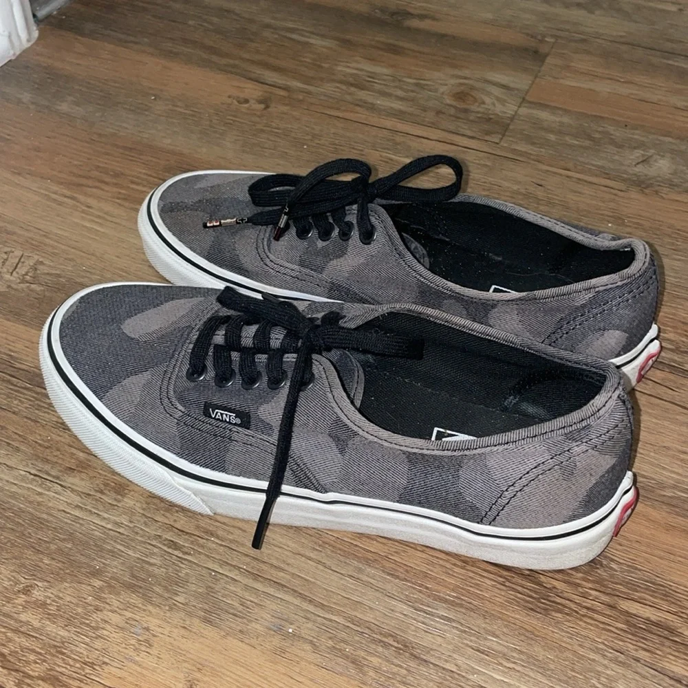 Vans | Limited Edition Authentic Sneaker (camo)
